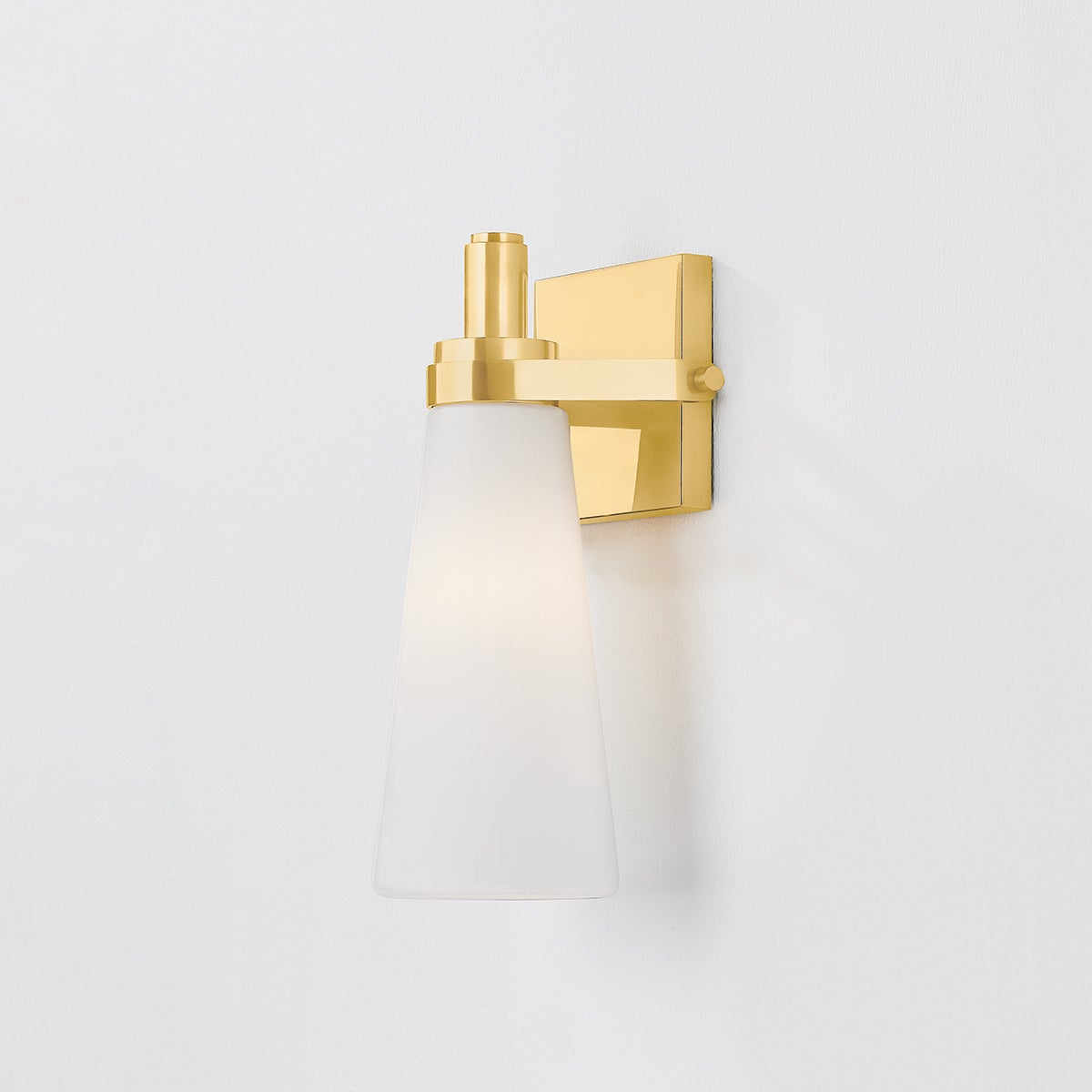 trude wall sconce
