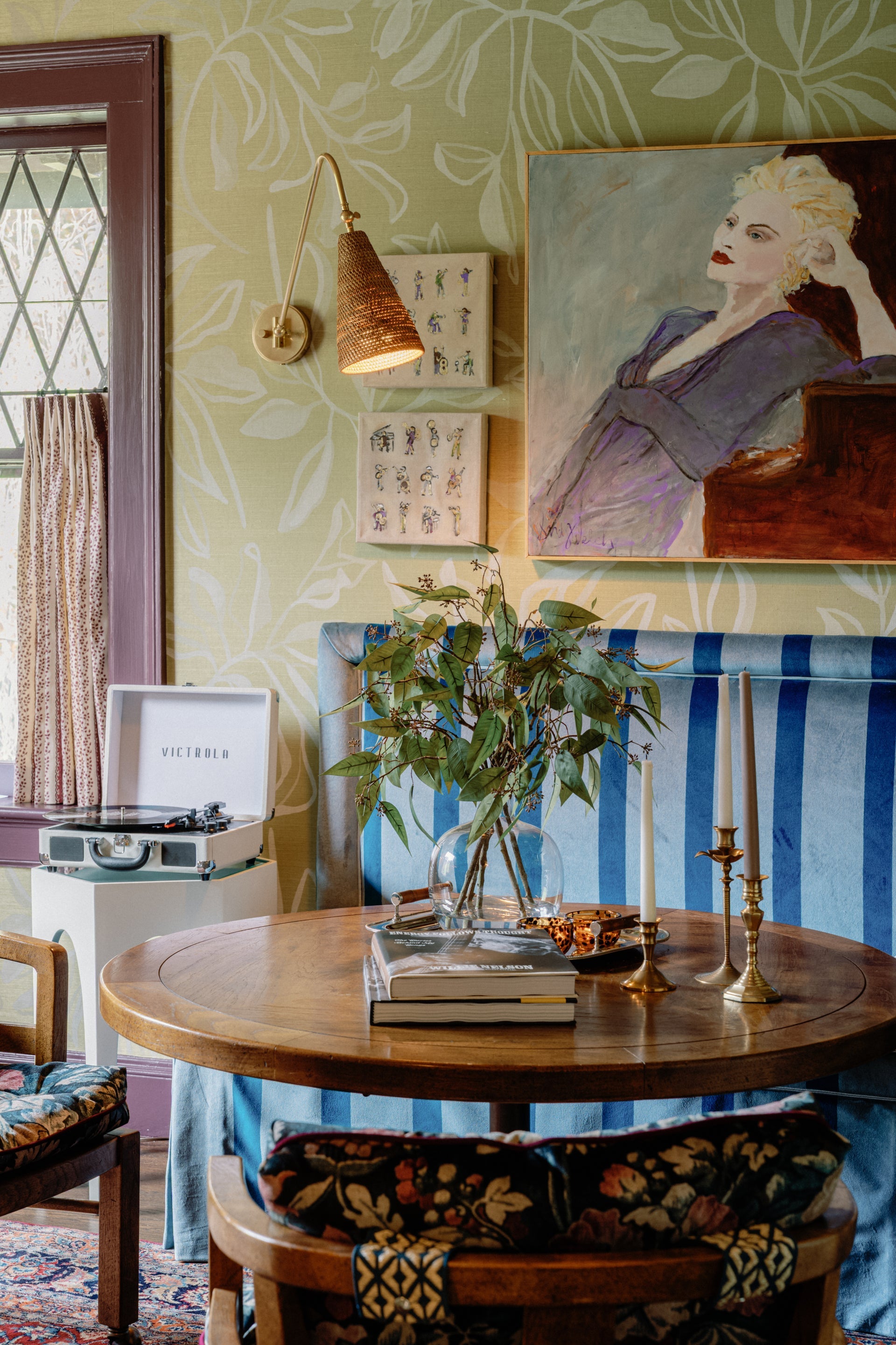 averack plug-in sconce