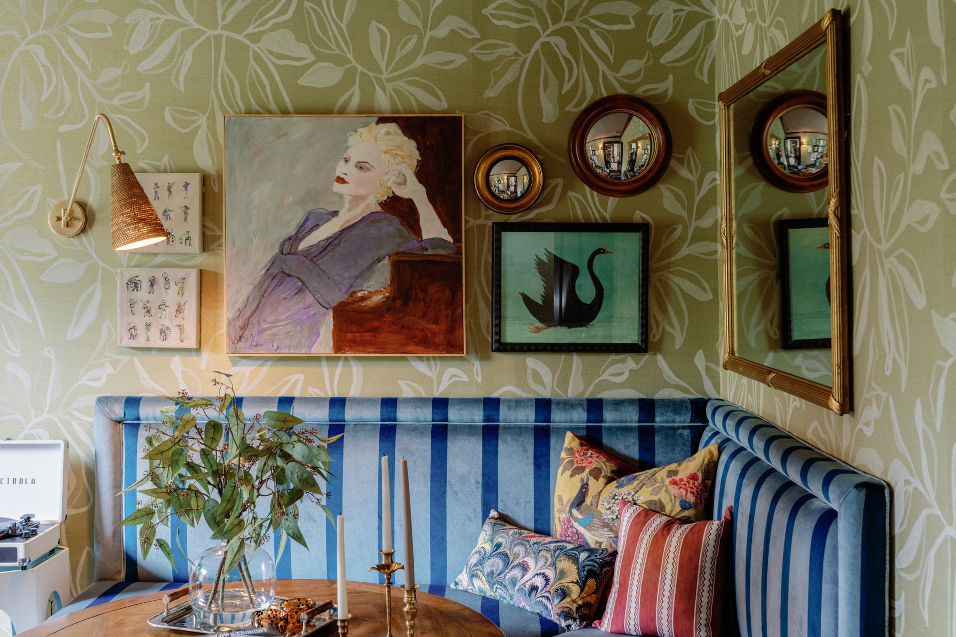 averack plug-in sconce