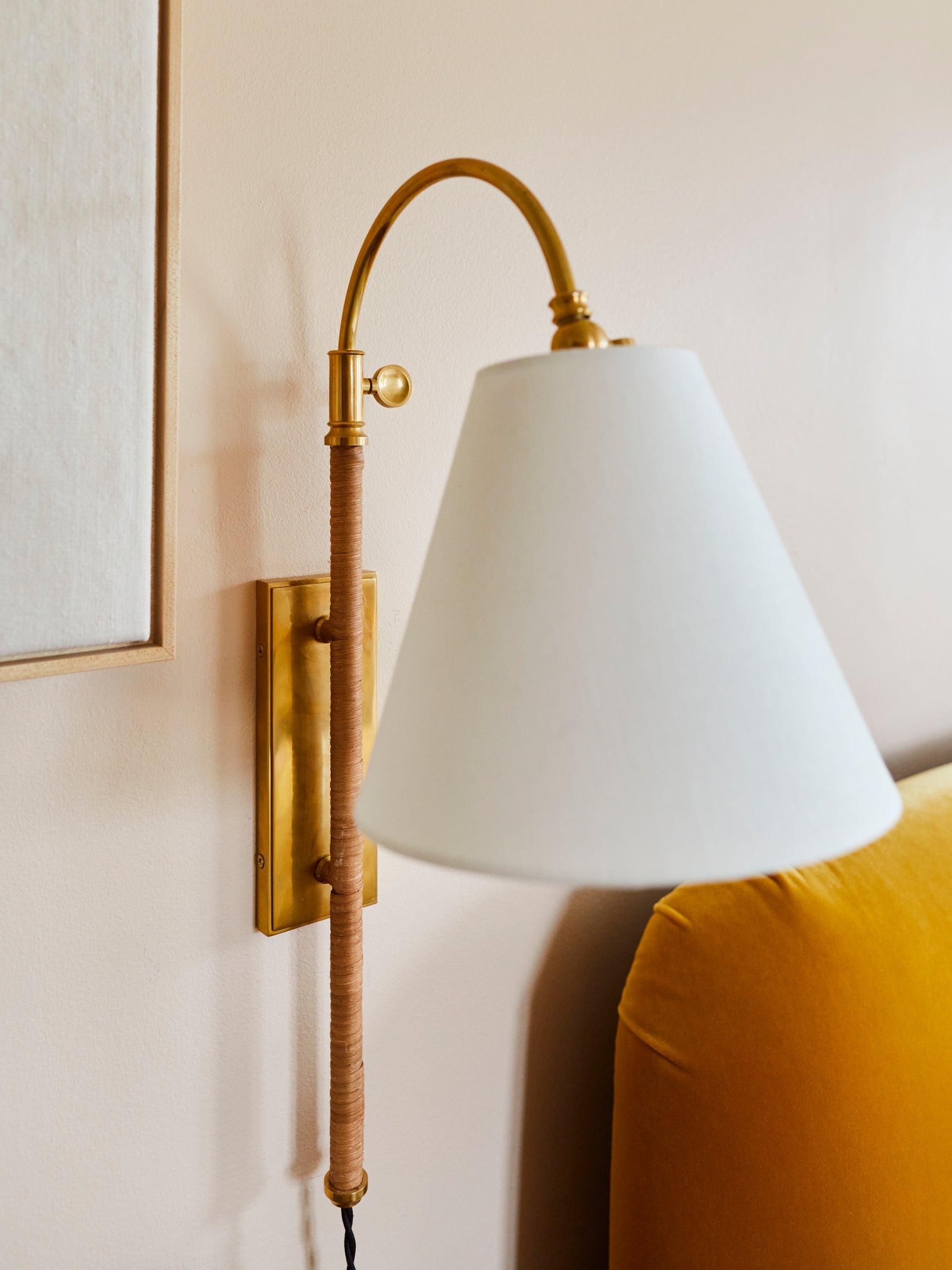 curves no.1 plug-in sconce