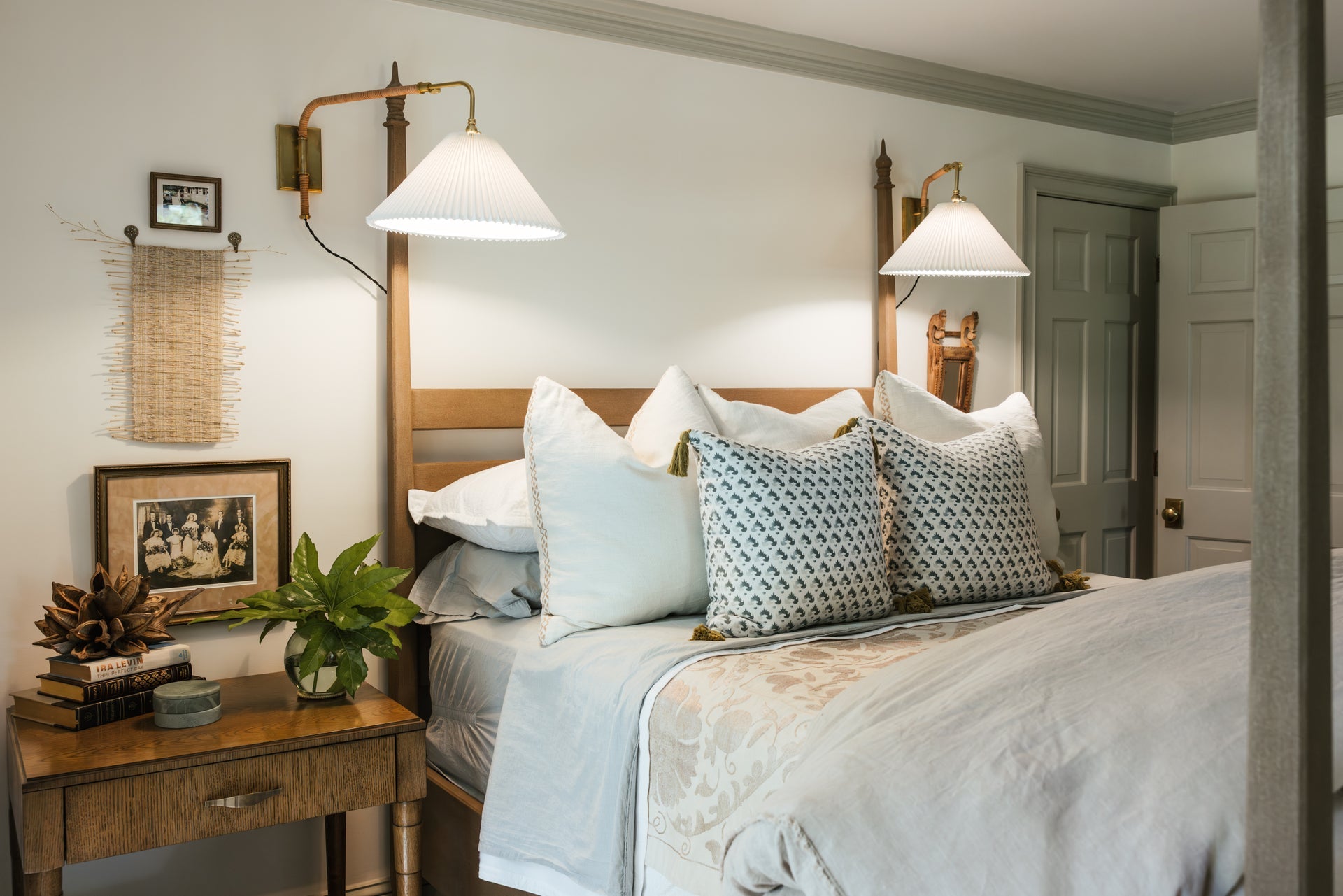 dorset plug-in sconce