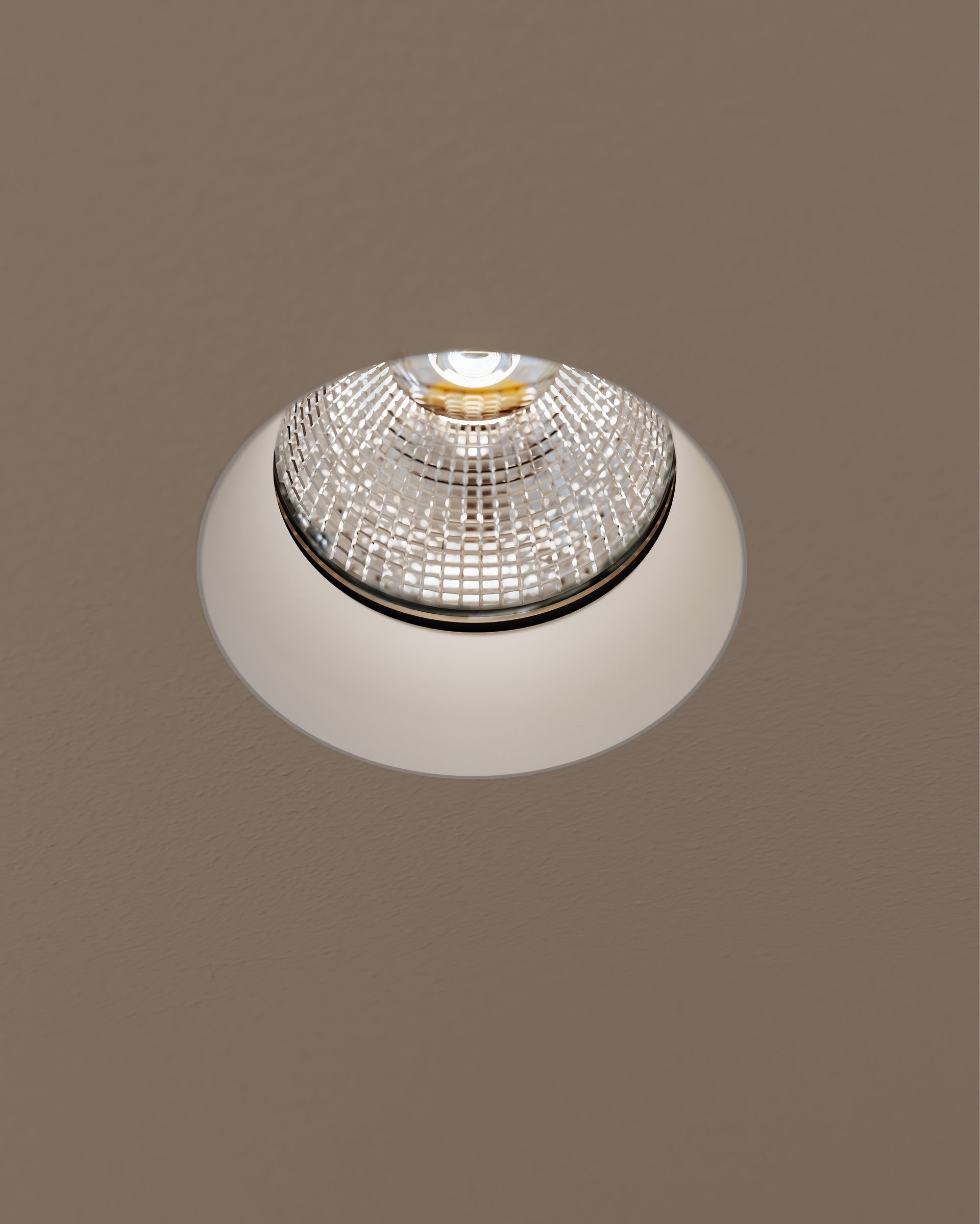 eco-downlight lsaic 2700k low power