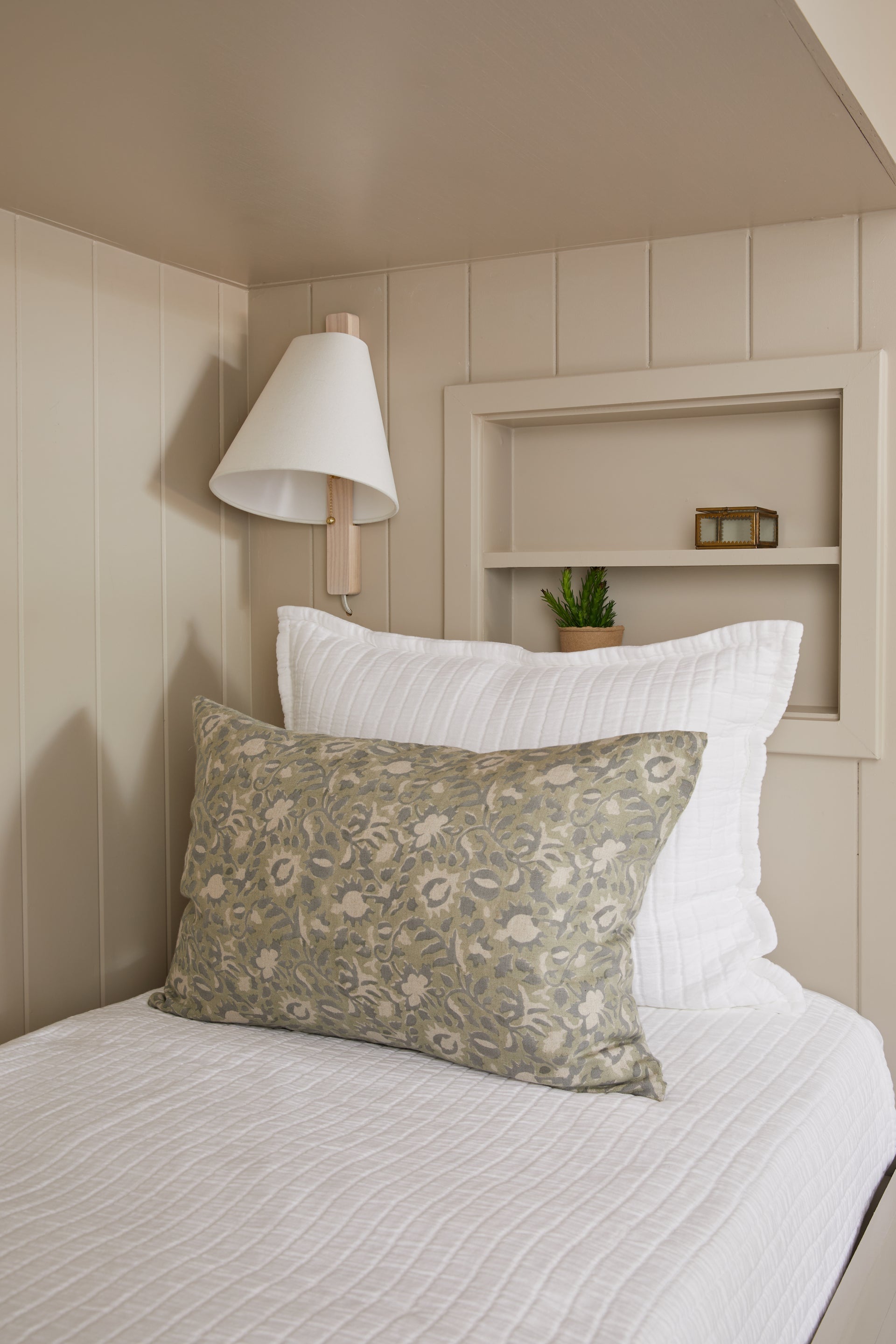 ellen plug-in sconce