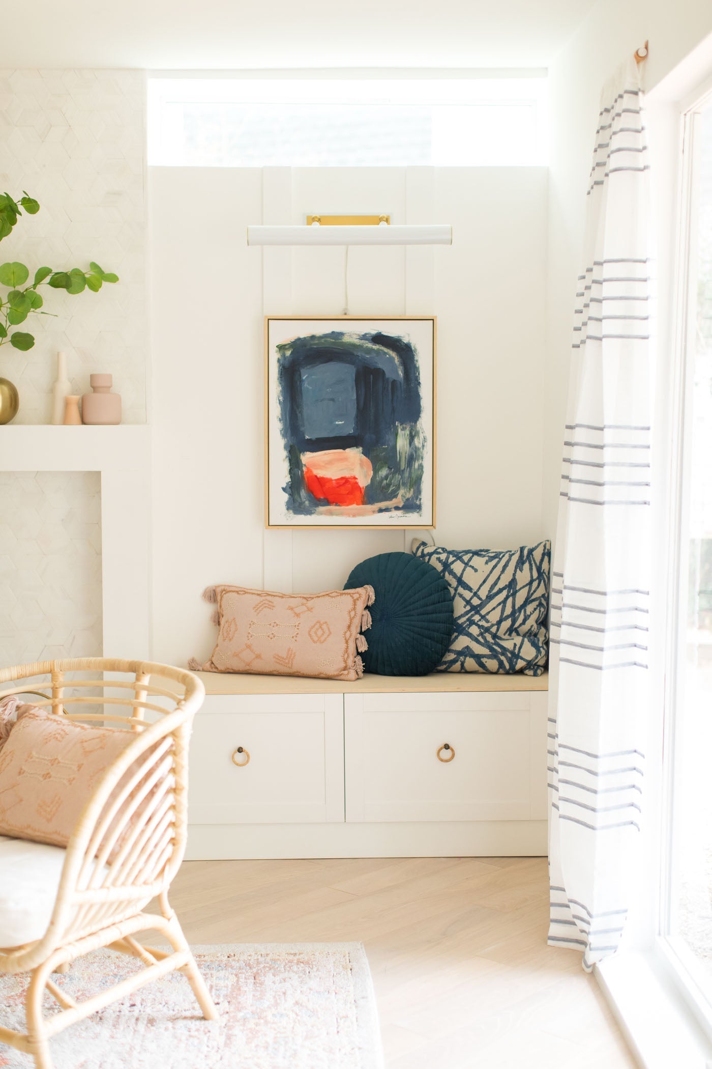 holly plug-in picture light