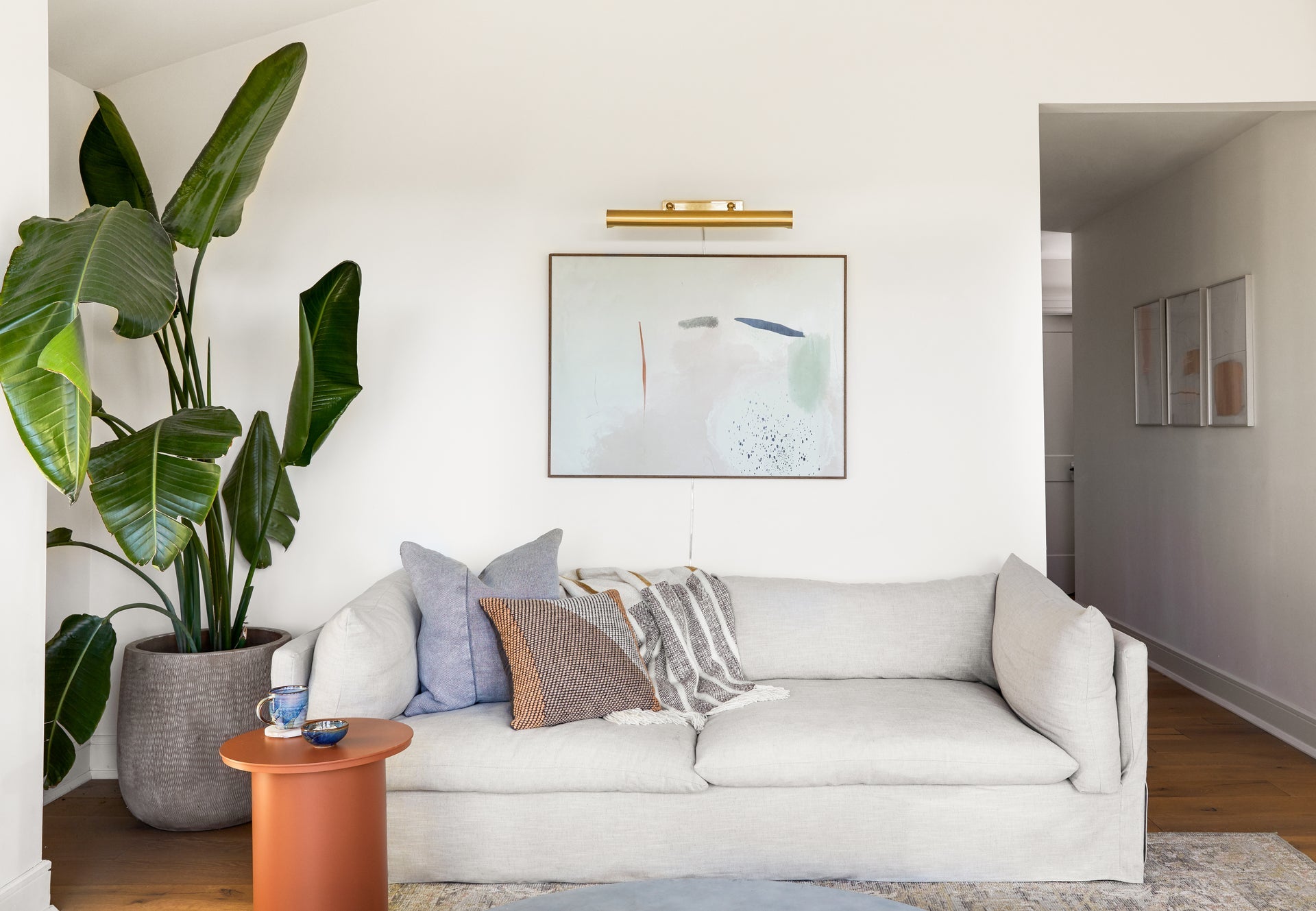 holly plug-in picture light