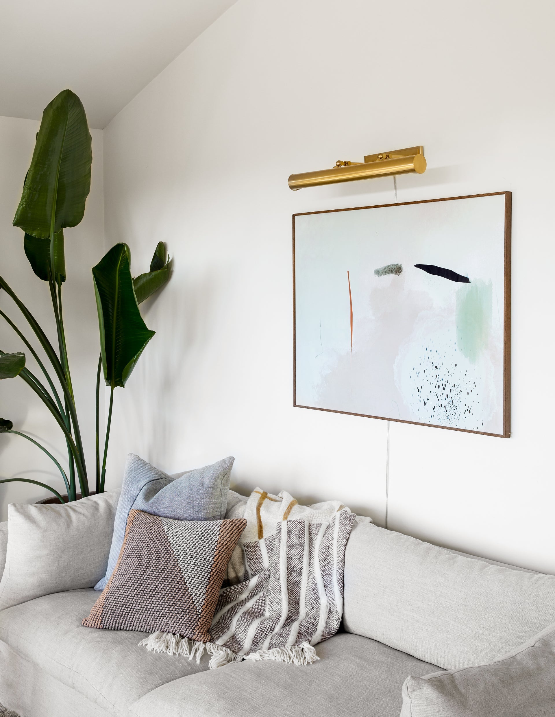 holly plug-in picture light