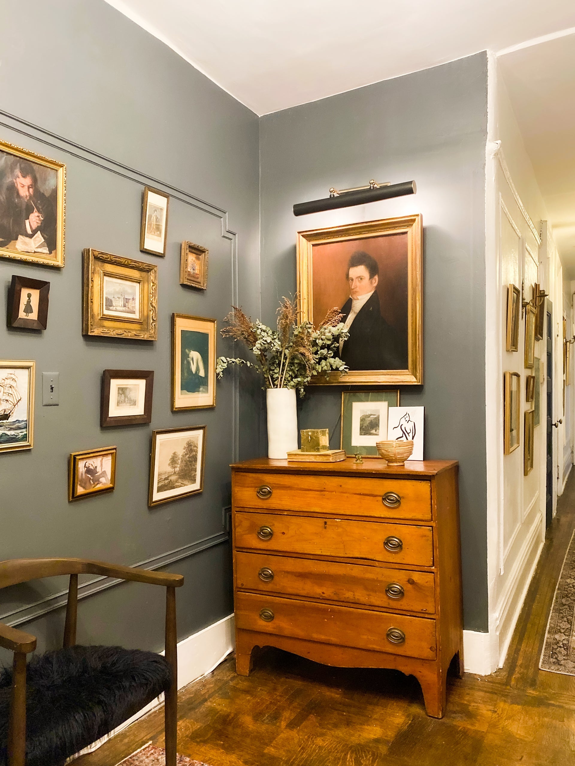 holly plug-in picture light