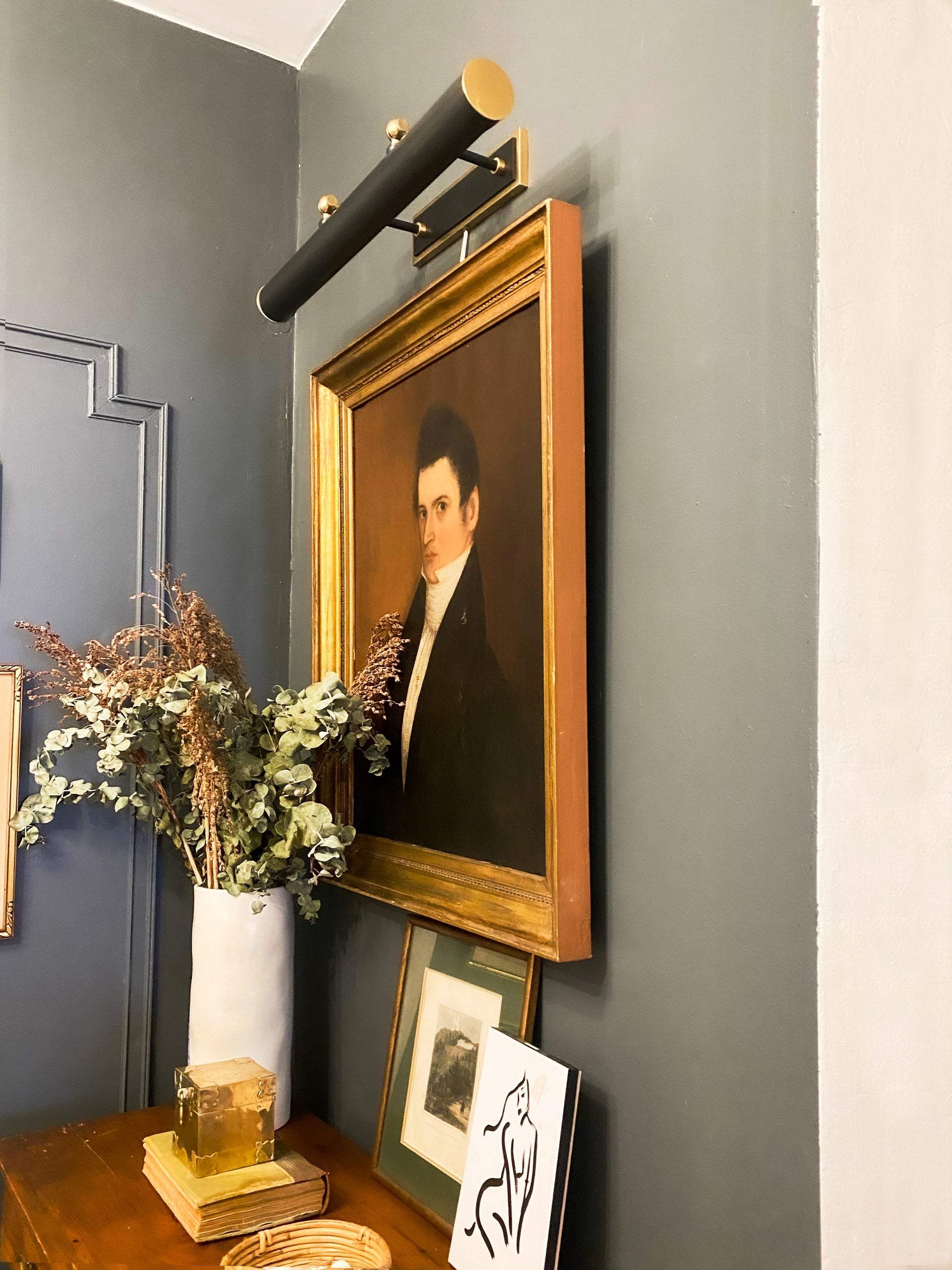 holly plug-in picture light