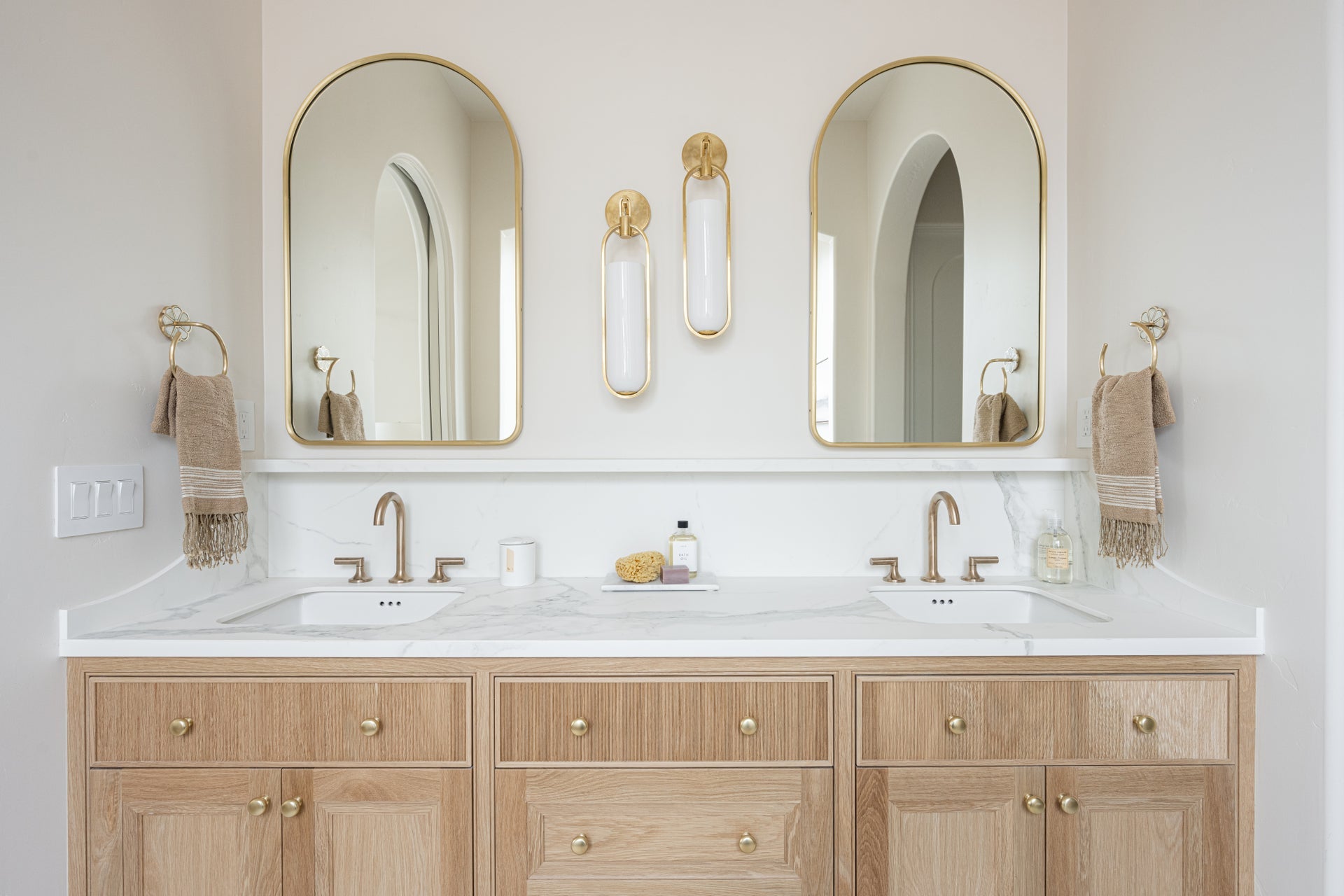 lorimer wall sconce