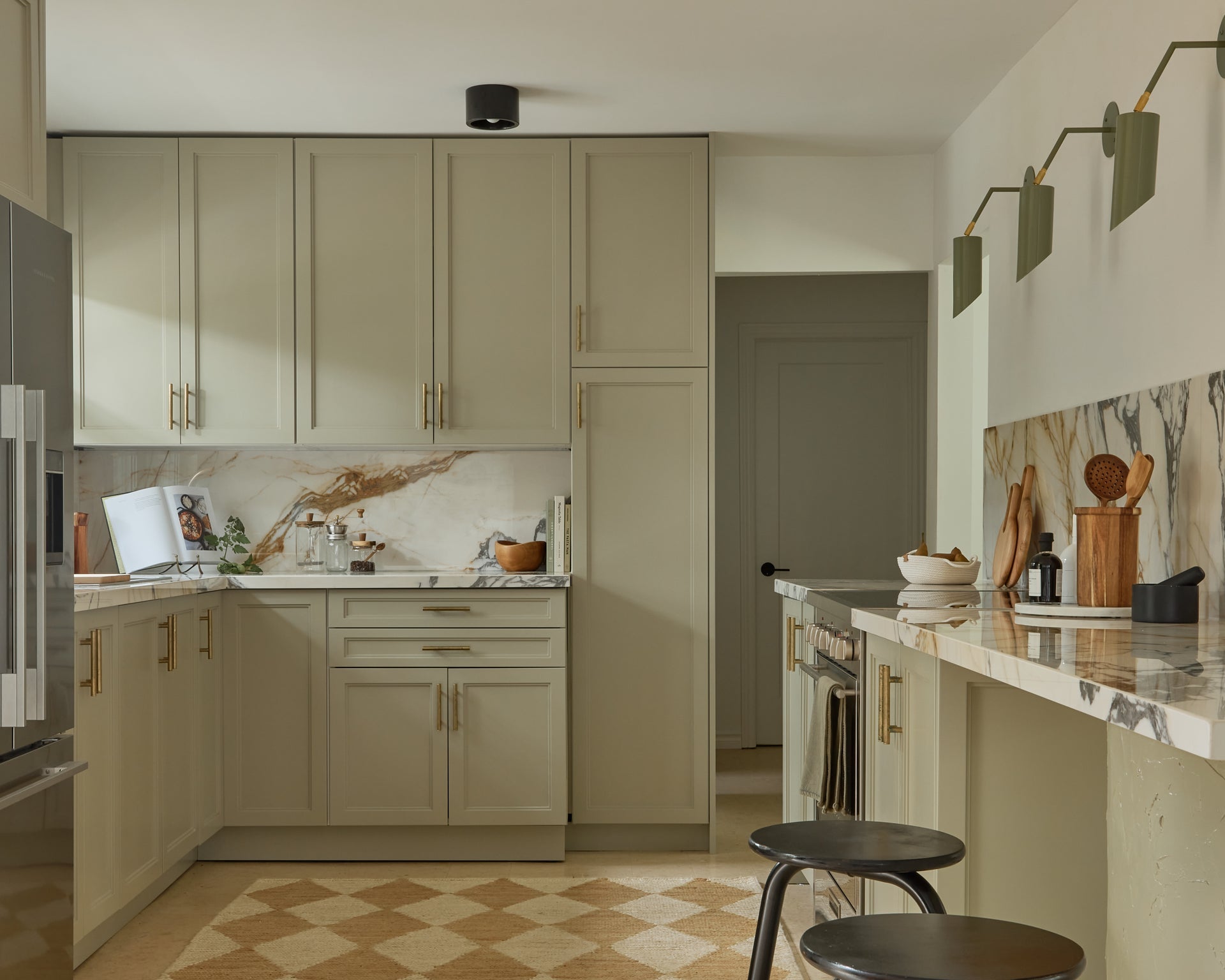 loris flush mount