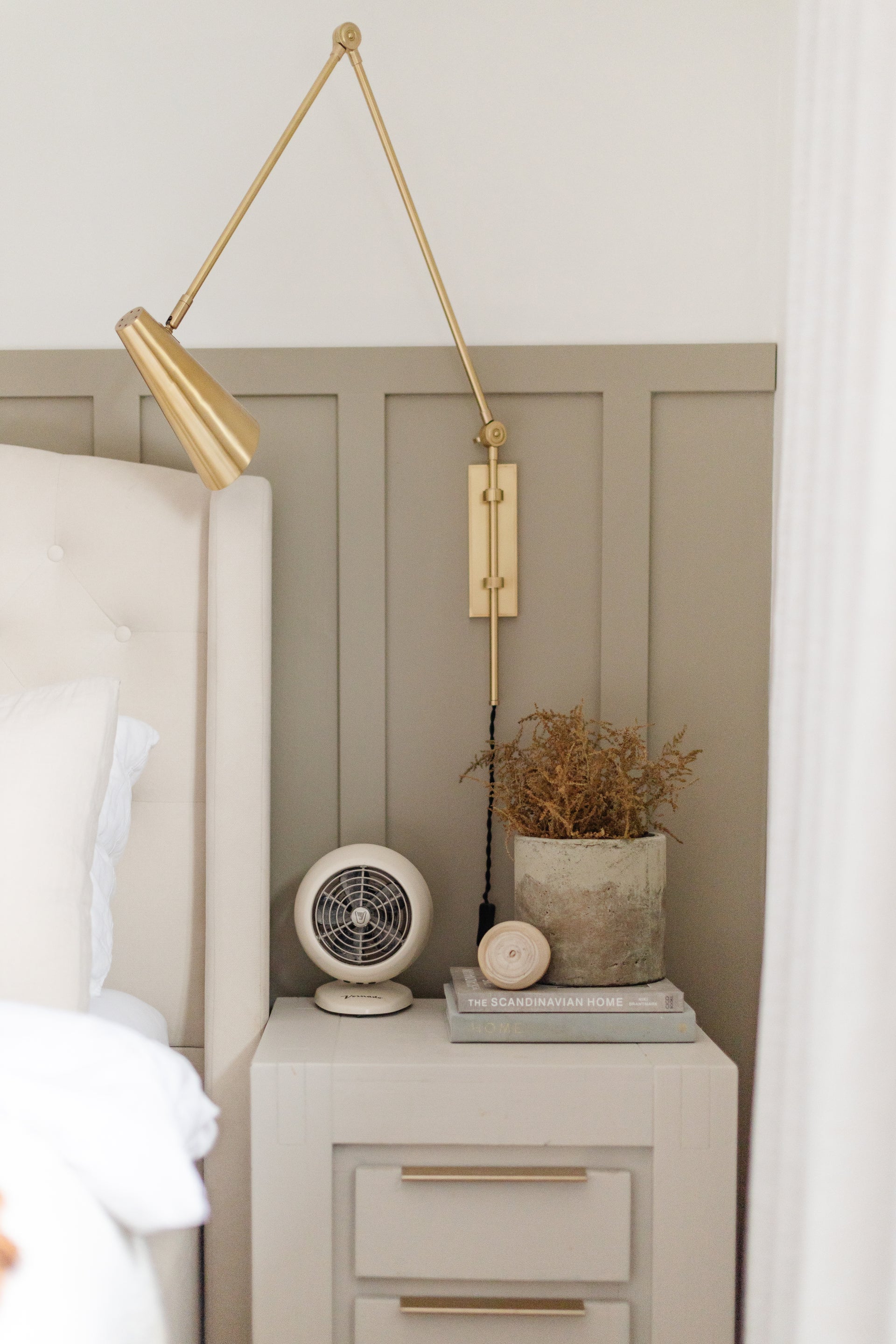 lorne plug-in sconce