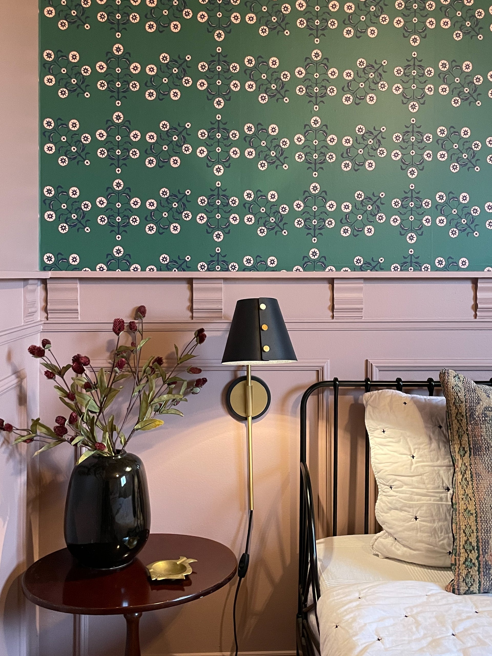 meta plug-in sconce