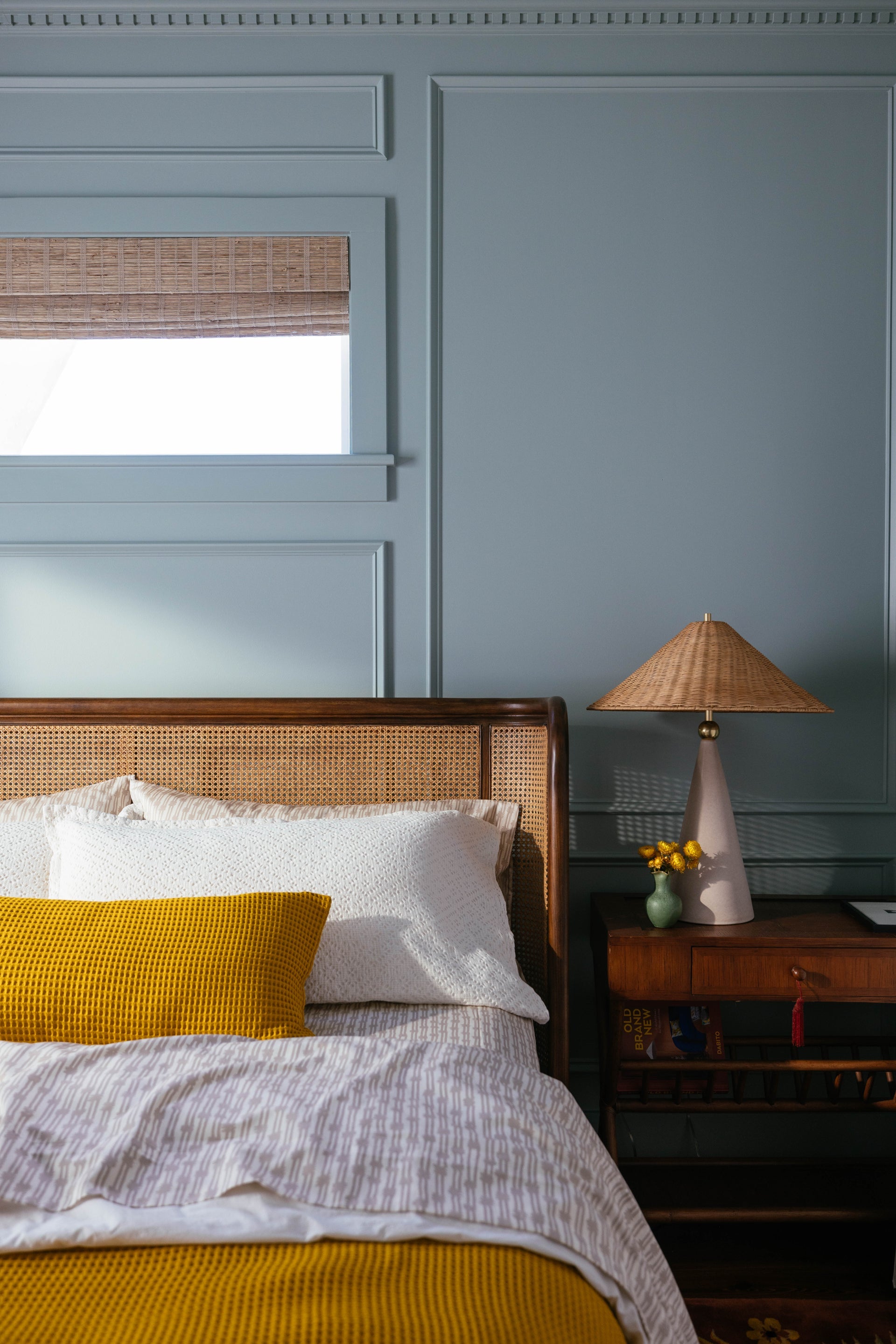 perilla table lamp
