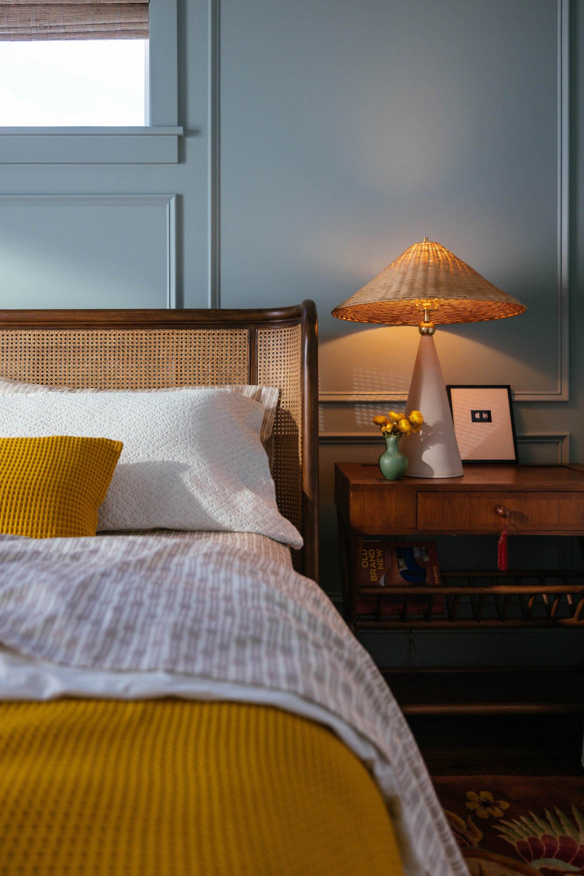perilla table lamp