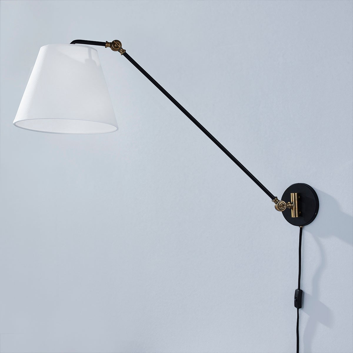 navin plug-in sconce
