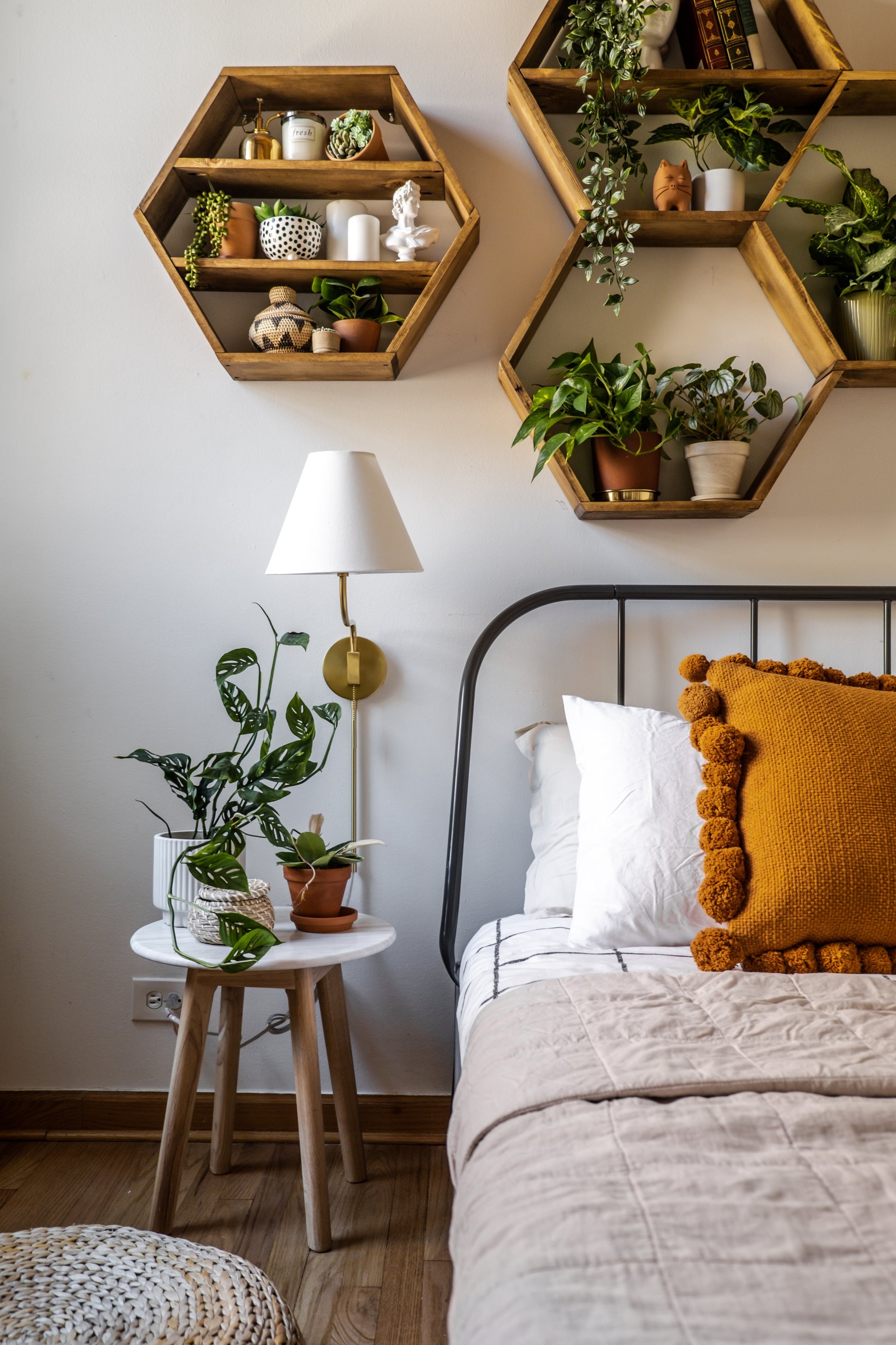 patti plug-in sconce