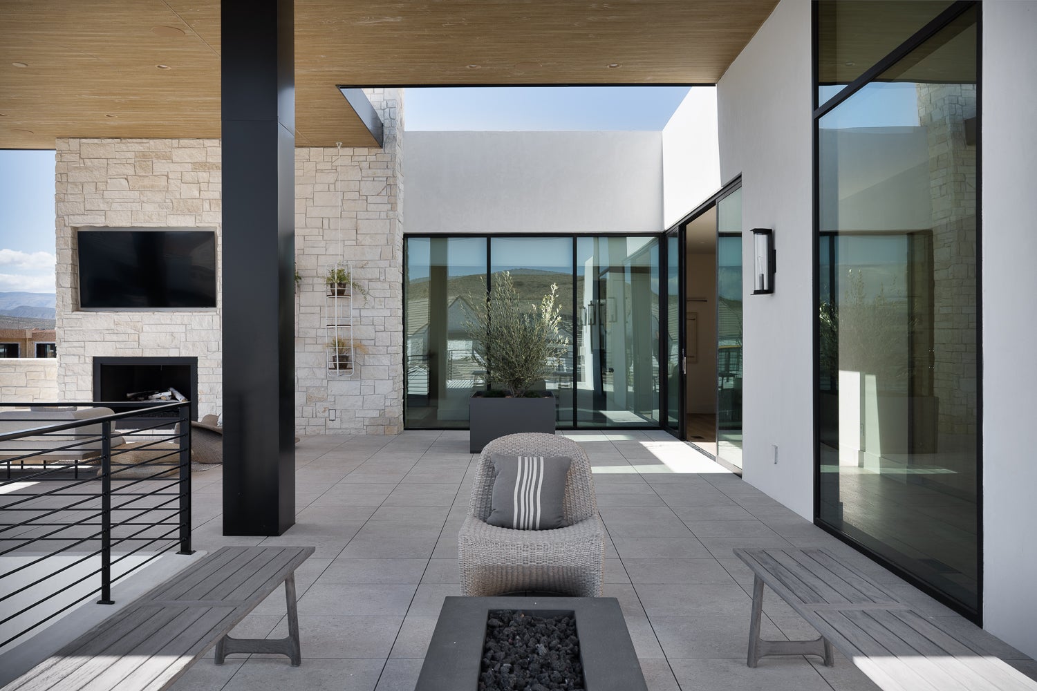 presley exterior wall sconce