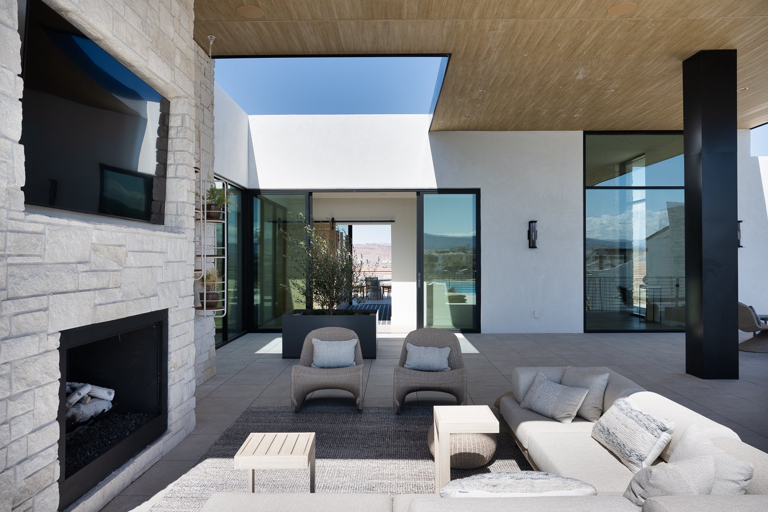 presley exterior wall sconce