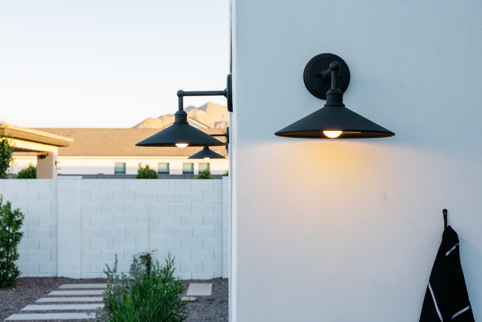 shelton exterior wall sconce