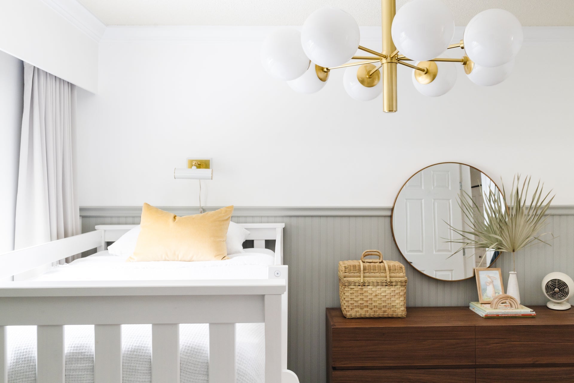 holly plug-in picture light