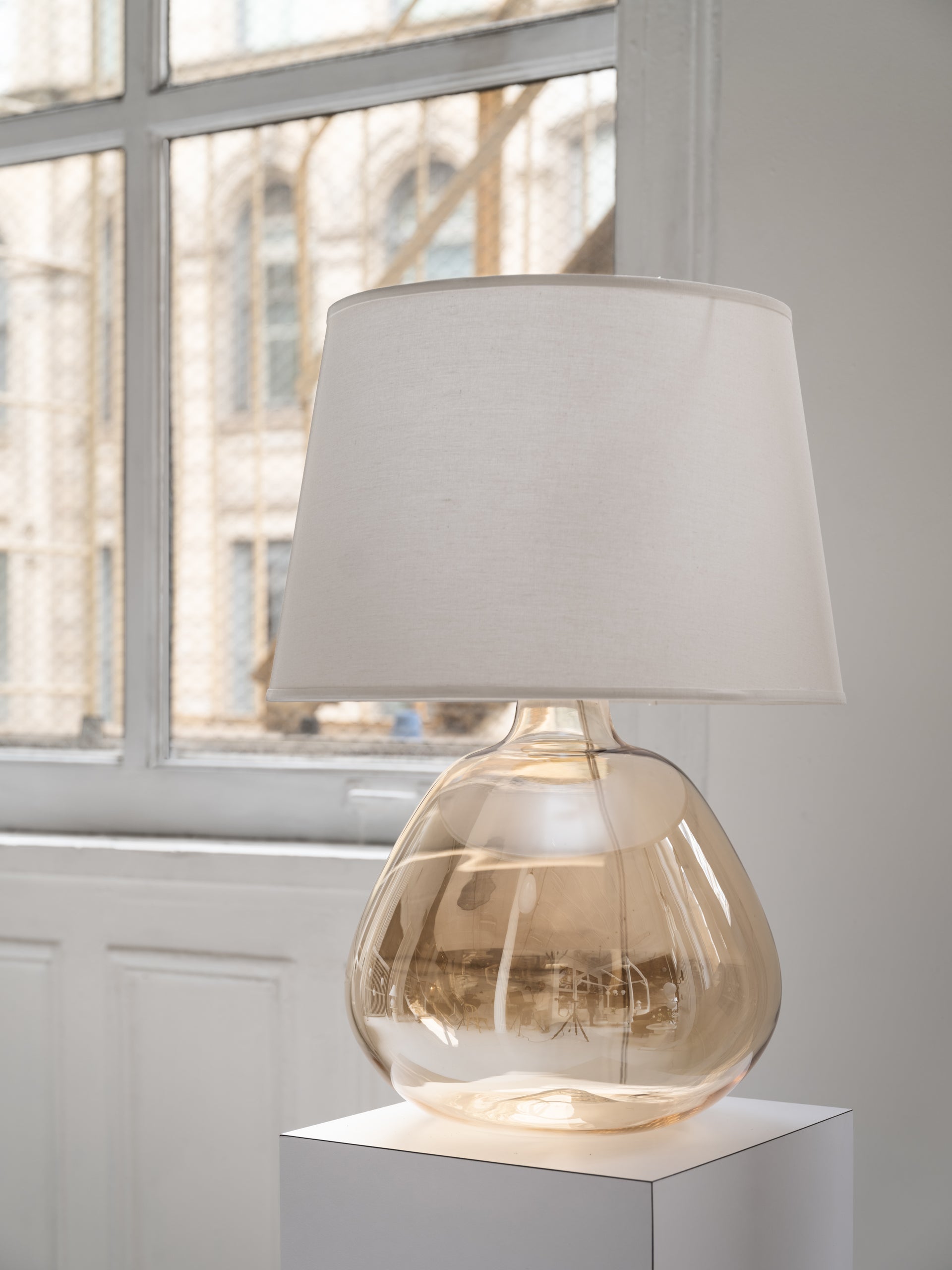 thea table lamp