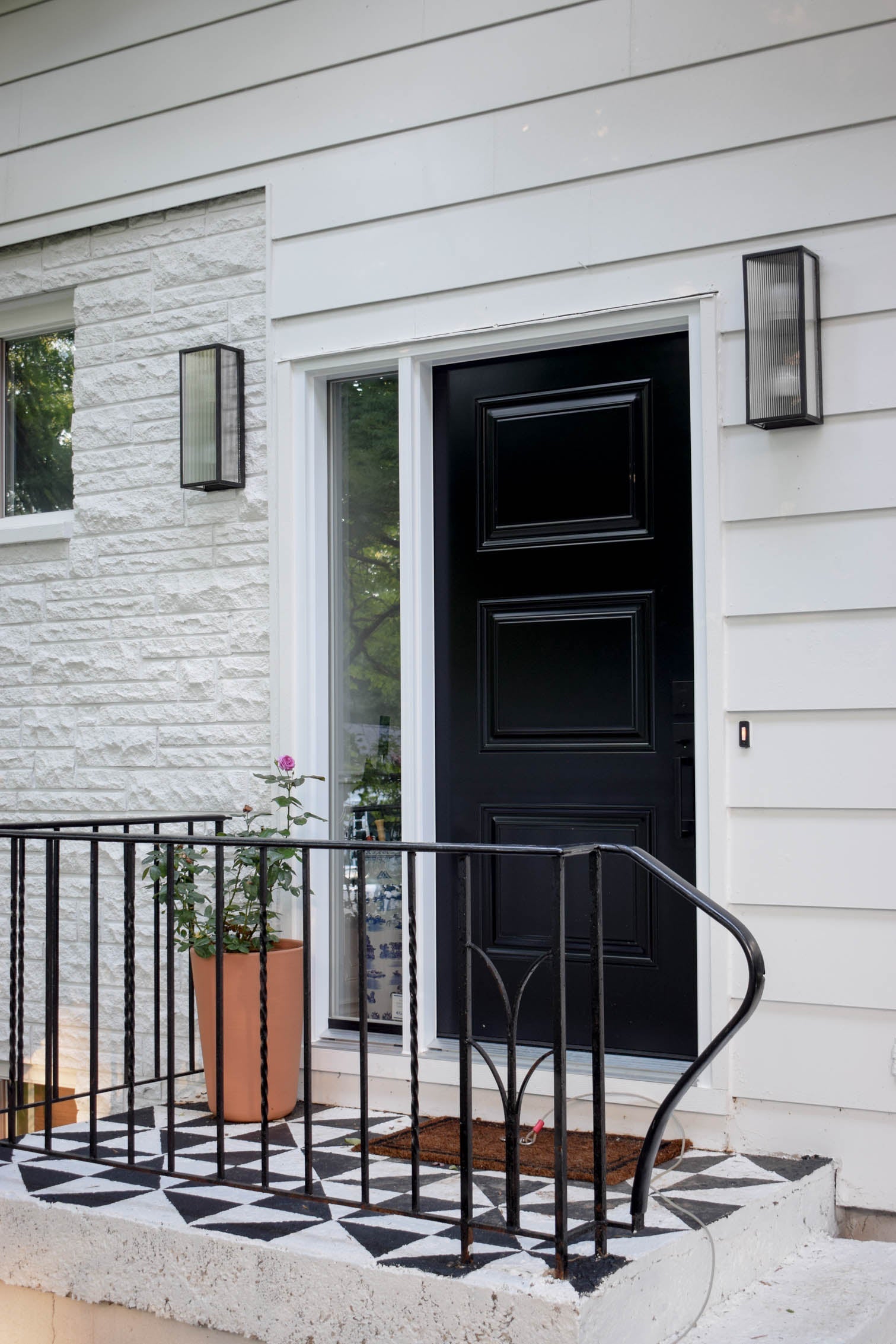 tisoni exterior wall sconce