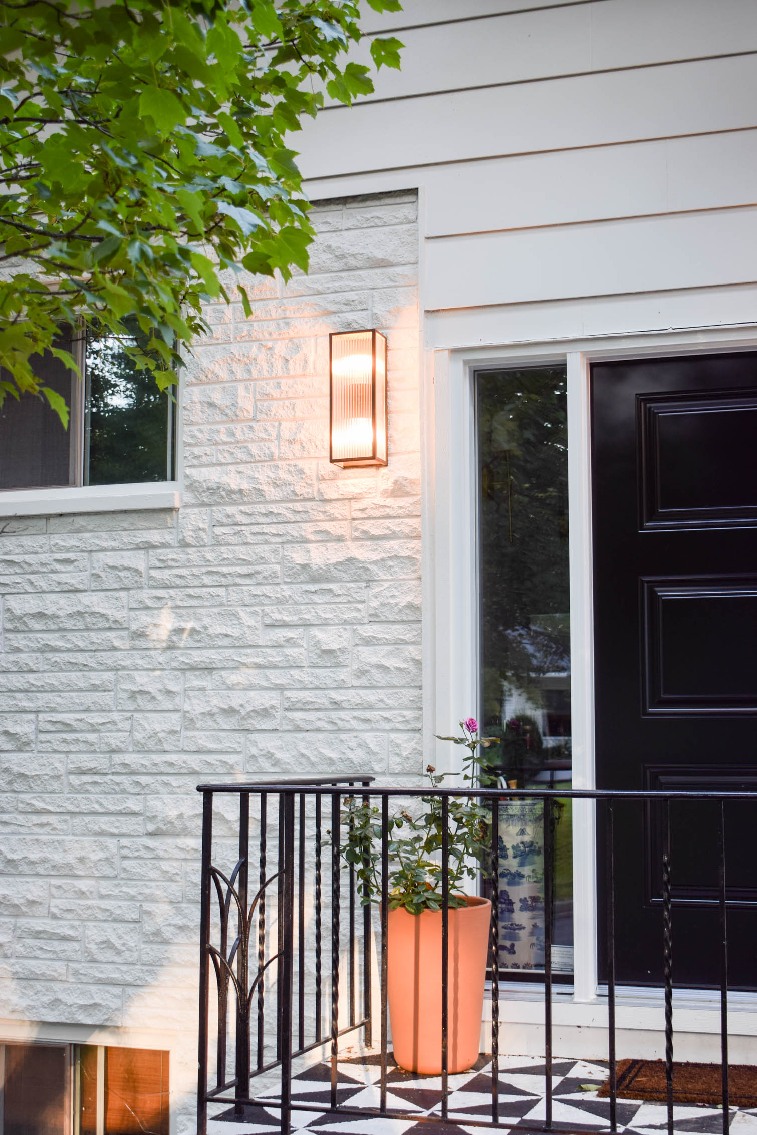 tisoni exterior wall sconce