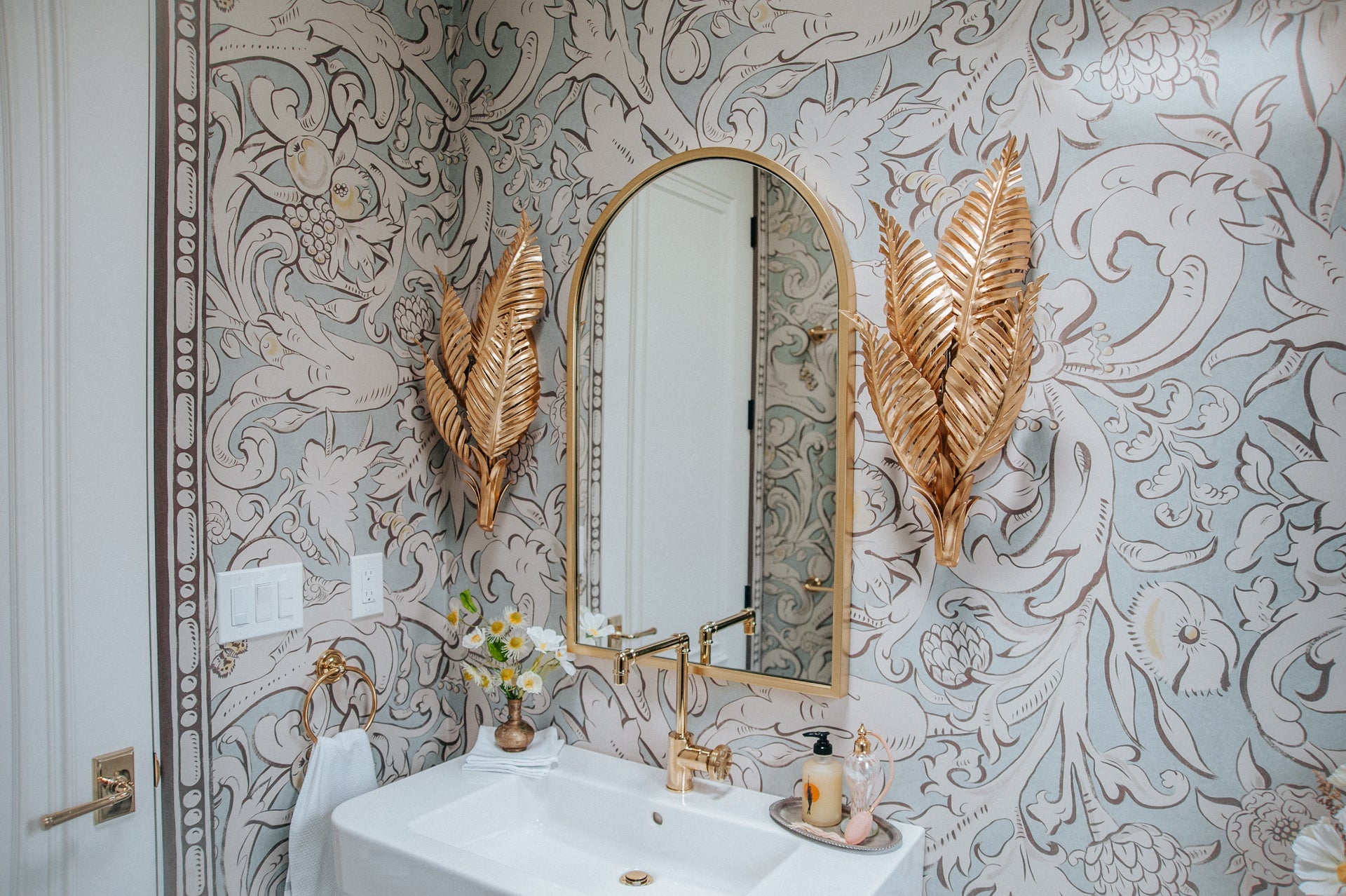 tropicale wall sconce