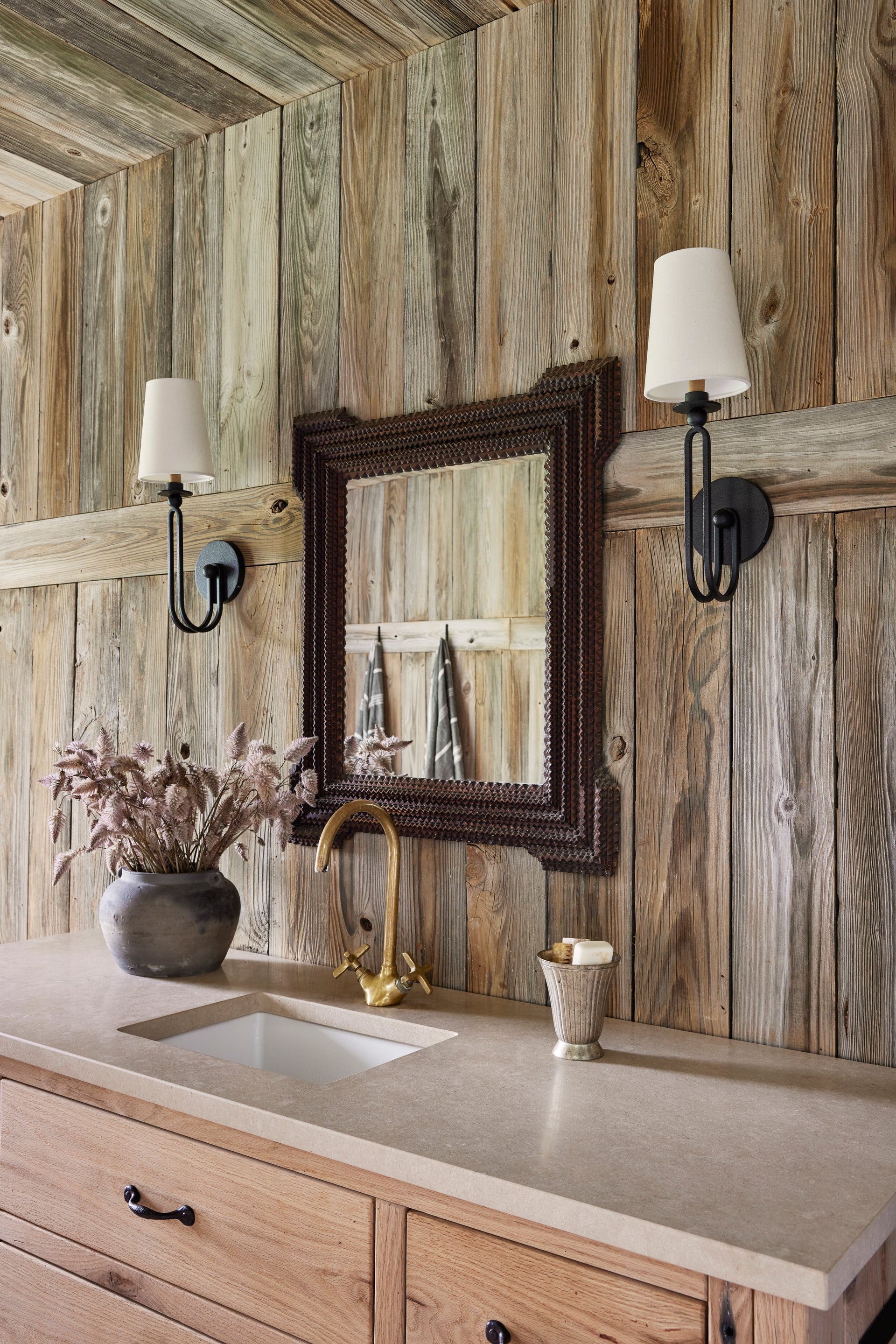 valor wall sconce