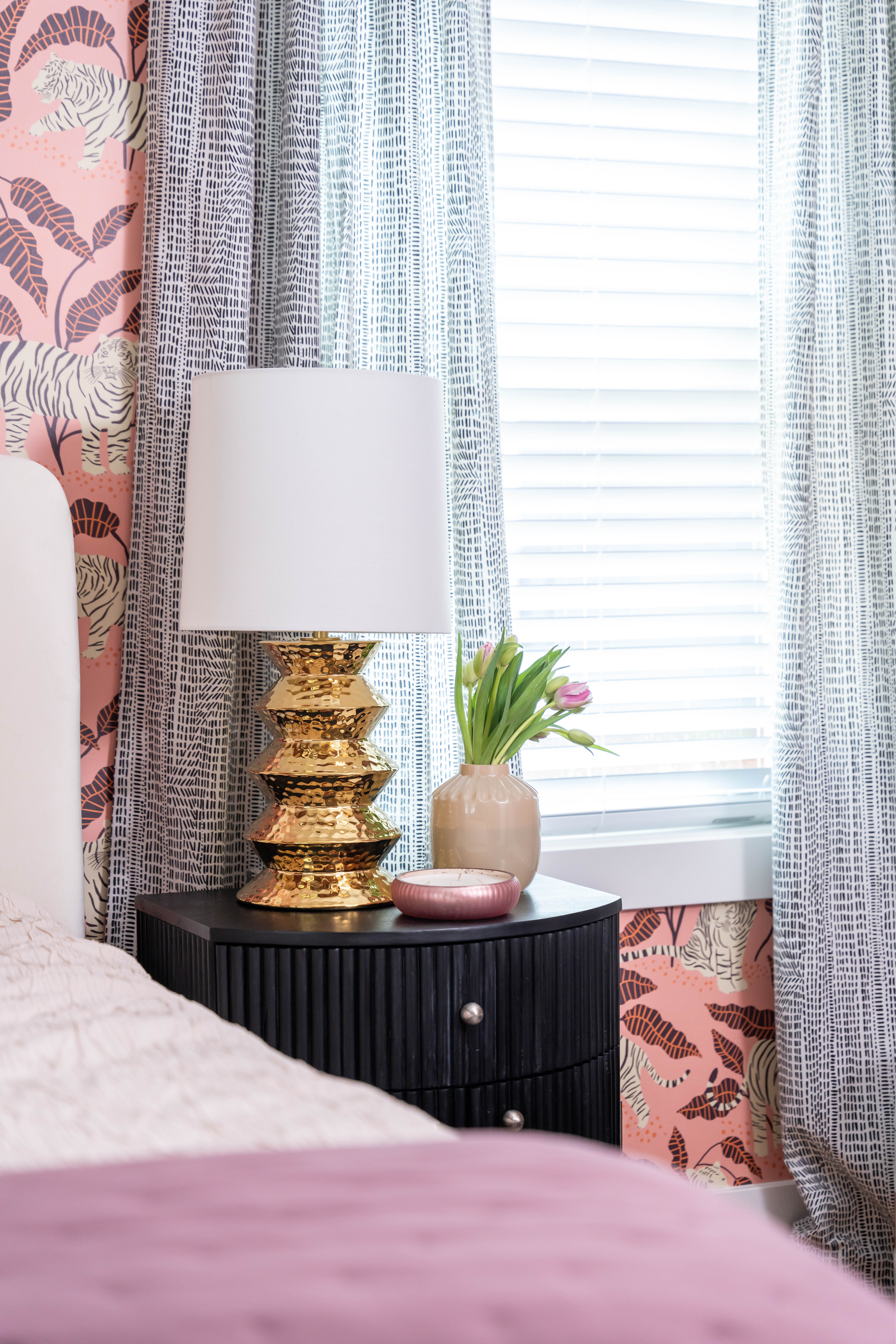 zoe table lamp