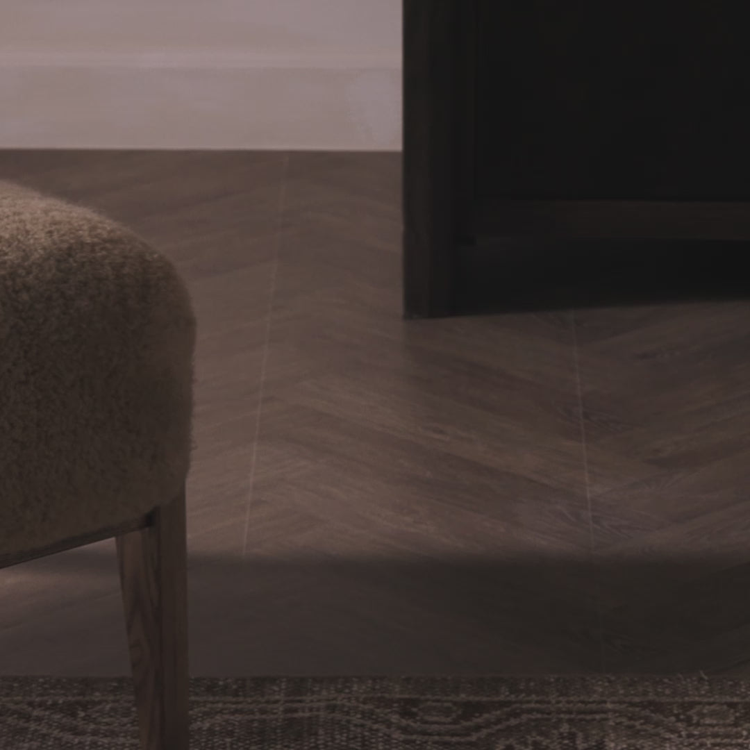 Load video: Fabian Chair