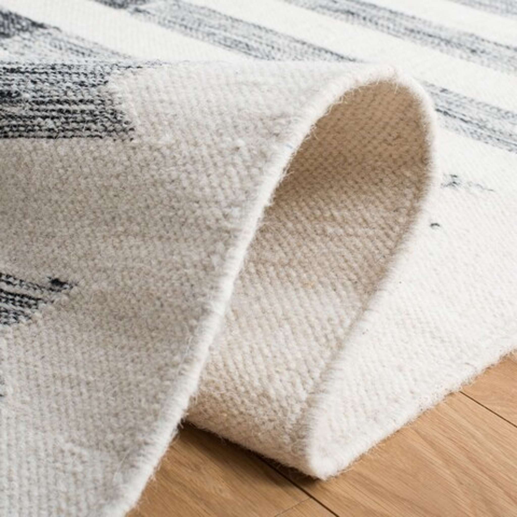 KILIM 529