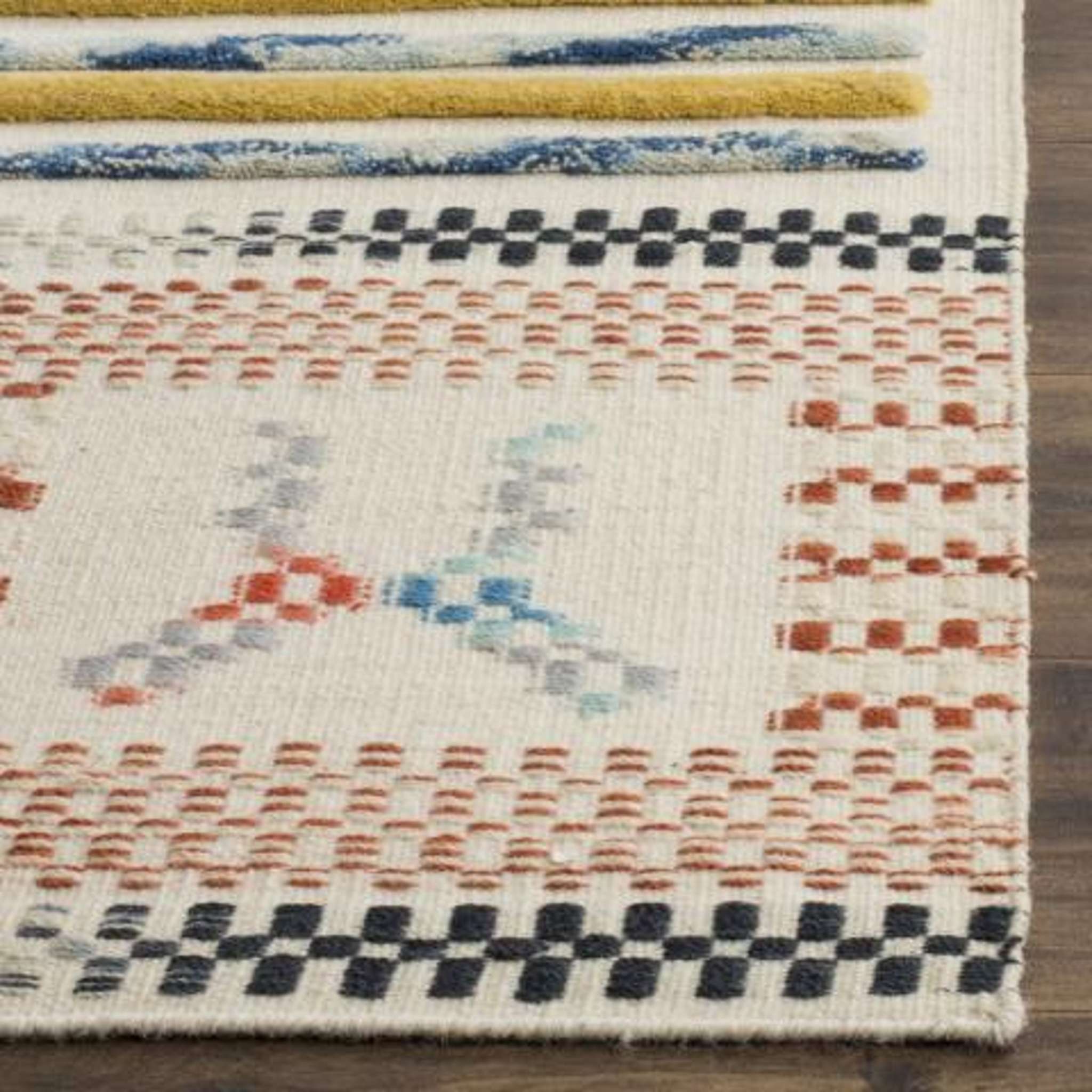 KILIM 824